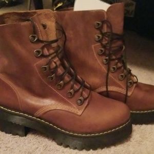 Women's Dr. Martens Leona Boot
